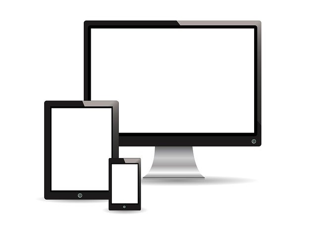mobilní telefon, tablet a počítač